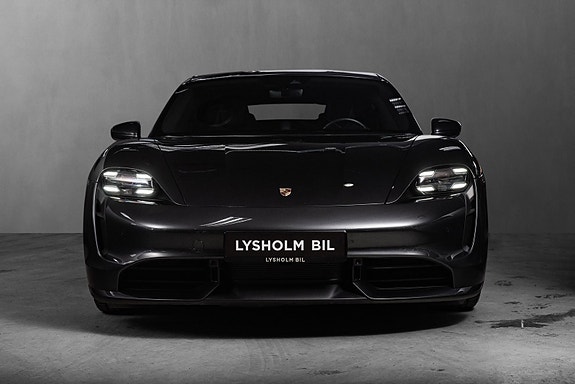 Porsche Taycan 3 of 5