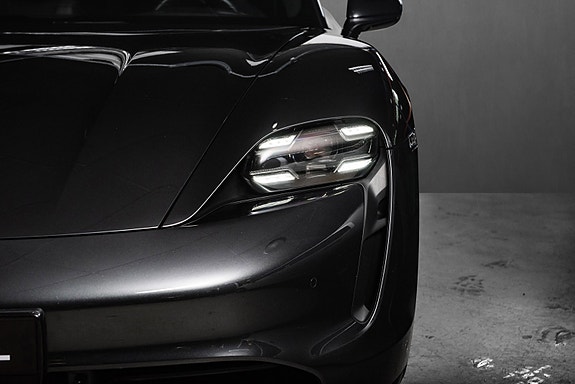 Porsche Taycan 4 of 5