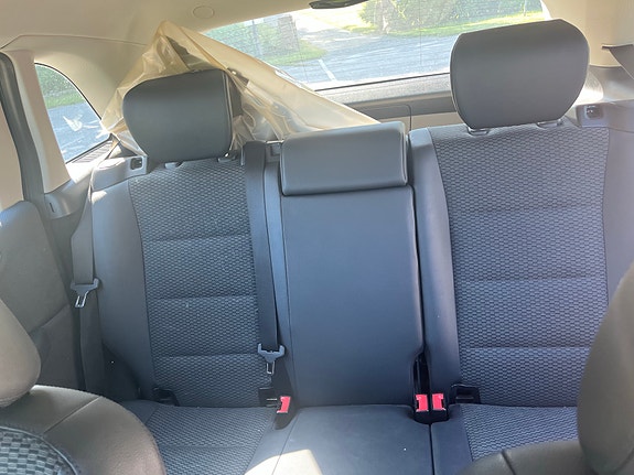 Mercedes-Benz B180 3 of 5