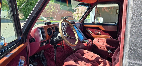Chevrolet Van 3 of 5