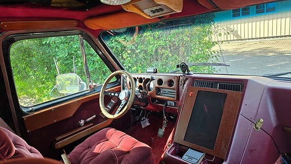 Chevrolet Van 2 of 5