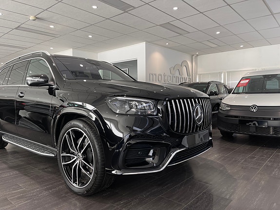 Mercedes-Benz GLS450 d 2 of 5