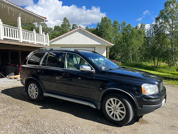 Volvo XC90 2 of 5
