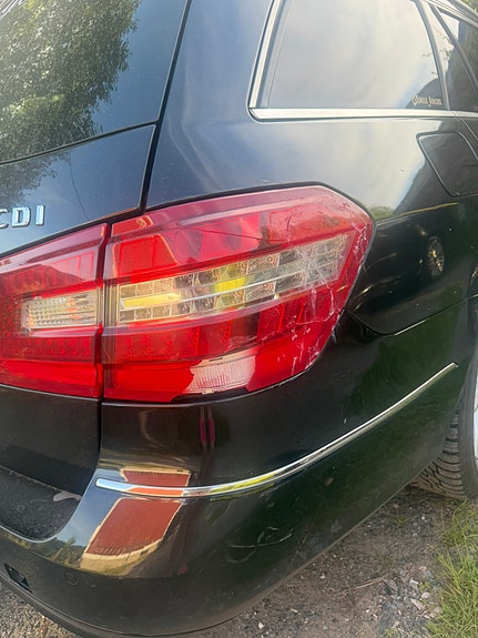 Mercedes-Benz E200 5 of 5