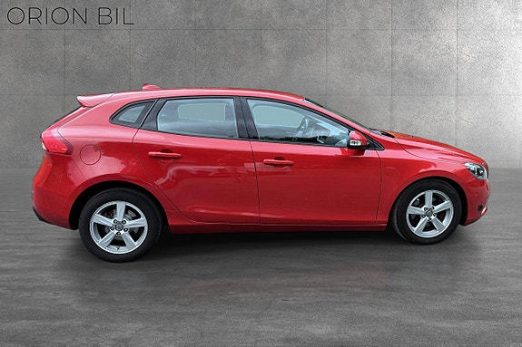 Volvo V40 4 of 5