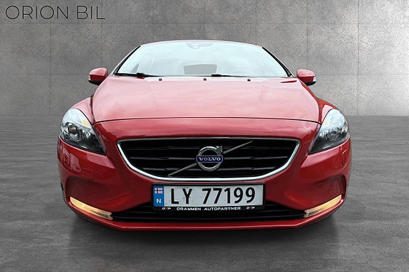 Volvo V40 2 of 5