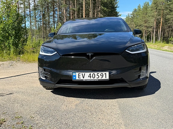 Tesla Model X 3 of 5