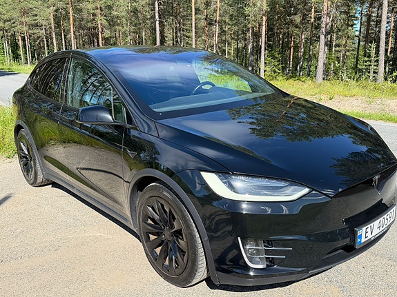 Tesla Model X 4 of 5