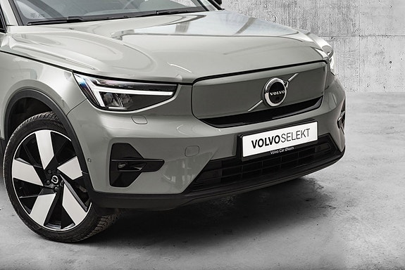 Volvo C40 2 of 5