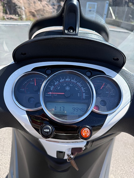 Piaggio Beverly 350 Sport Touring 5 of 5