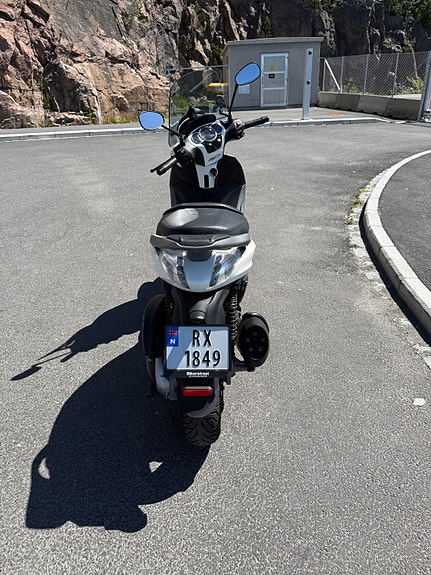 Piaggio Beverly 350 Sport Touring 3 of 5