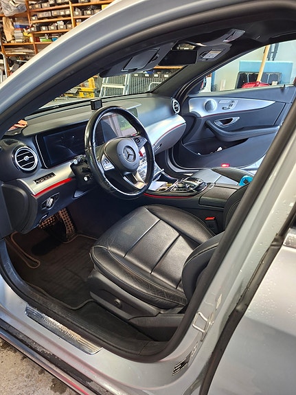 Mercedes-Benz E220 5 of 5