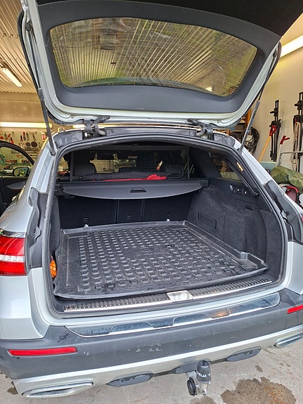 Mercedes-Benz E220 3 of 5