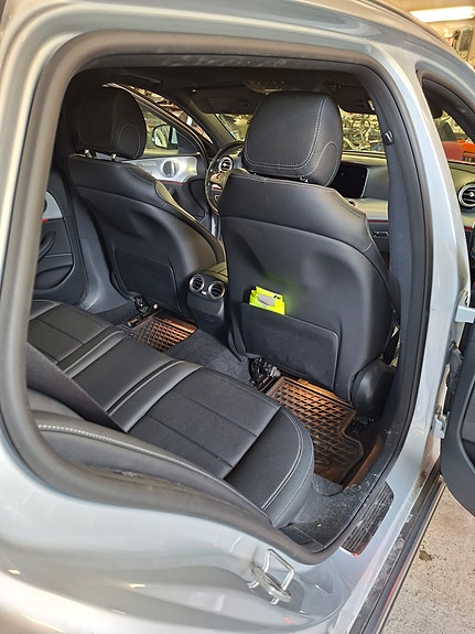 Mercedes-Benz E220 4 of 5