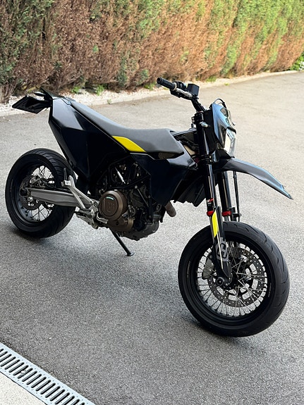 Husqvarna 701 Supermoto 5 of 5