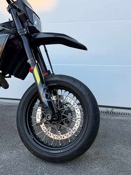 Husqvarna 701 Supermoto 4 of 5