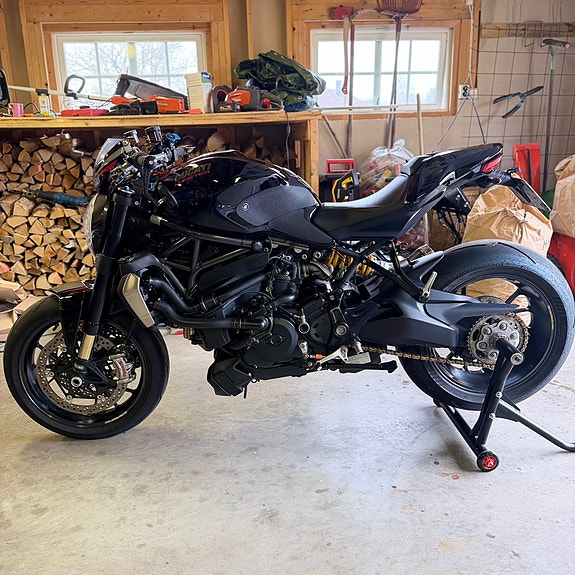 Ducati Monster 1200 R 2 of 5