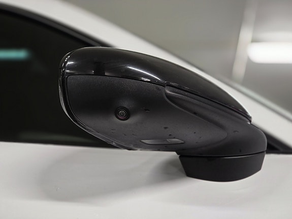 Porsche Taycan 29 of 30