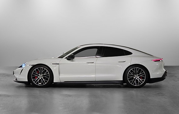 Porsche Taycan 6 of 30