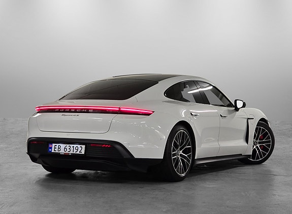 Porsche Taycan 3 of 5