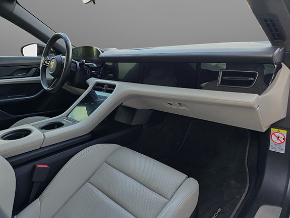 Porsche Taycan 7 of 30