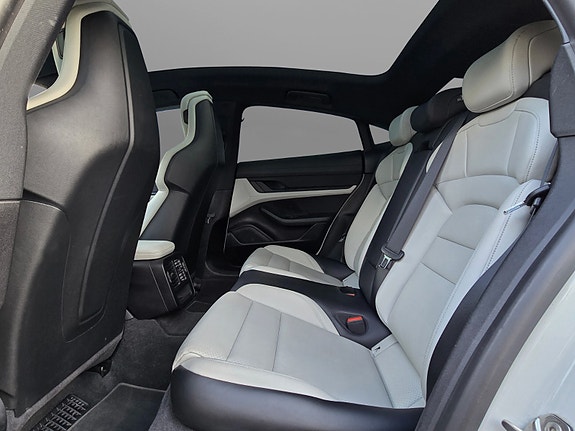 Porsche Taycan 11 of 30