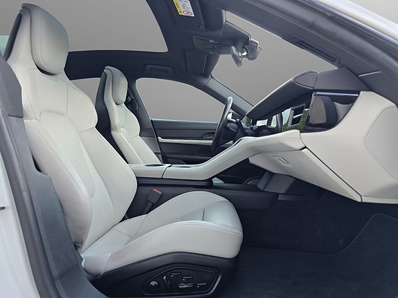 Porsche Taycan 8 of 30