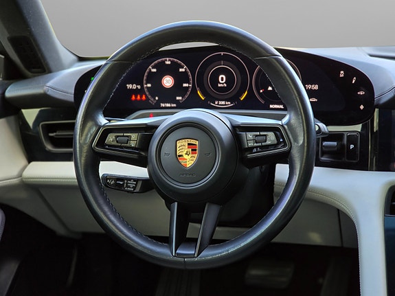 Porsche Taycan 20 of 30