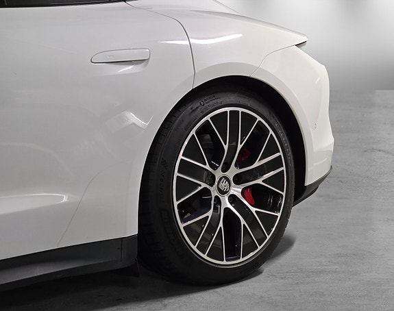 Porsche Taycan 24 of 30