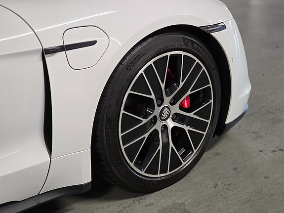 Porsche Taycan 25 of 30
