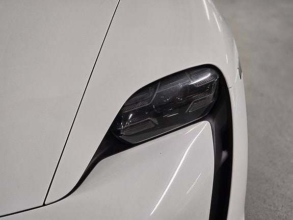 Porsche Taycan 23 of 30