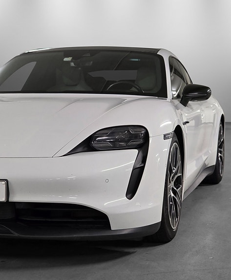Porsche Taycan 22 of 30