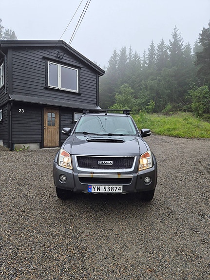 Isuzu D-max 2 of 5