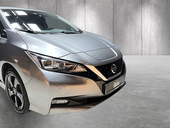 Nissan Leaf 2 of 5