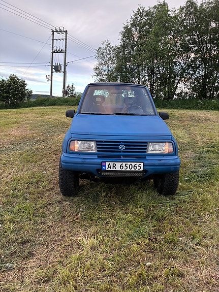 Suzuki Vitara 2 of 27