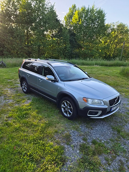 Volvo XC70 3 of 5