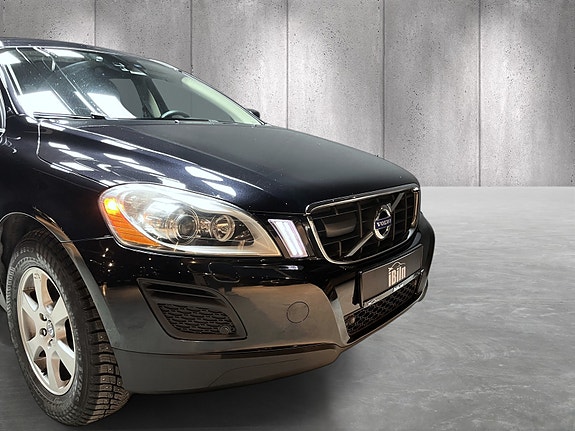 Volvo XC60 2 of 5