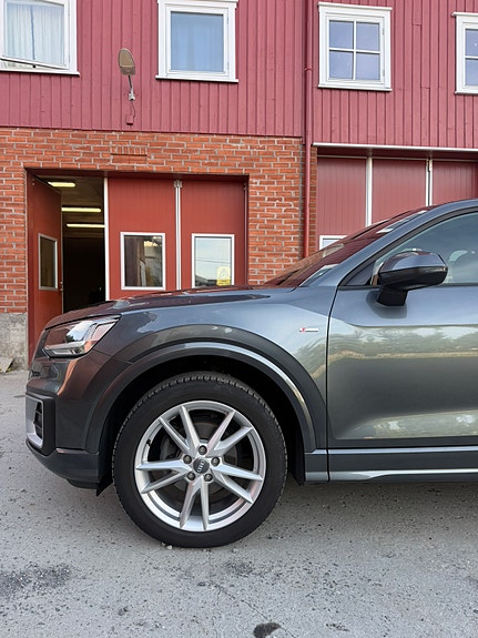 Audi Q2 2 of 30