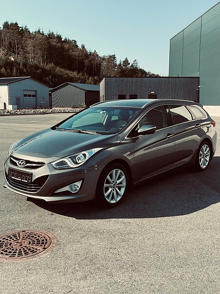 Hyundai i40 2 of 5