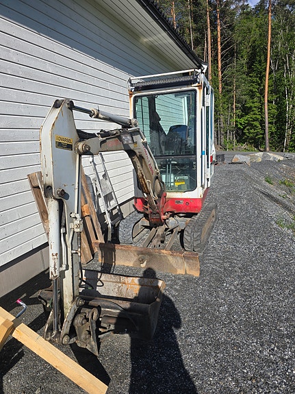Takeuchi ABS TB016 2 of 11
