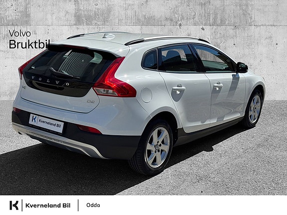 Volvo V40 Cross Country 2 of 5