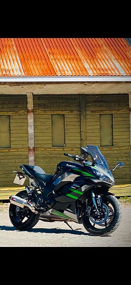 Kawasaki Ninja 1000 SX 2 of 5