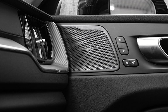Volvo XC60 14 of 30