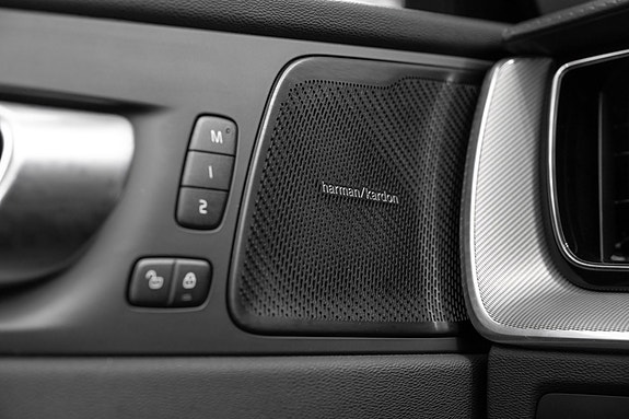 Volvo XC60 15 of 30