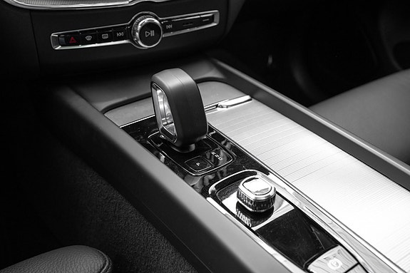 Volvo XC60 13 of 30