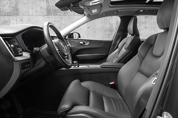 Volvo XC60 10 of 30