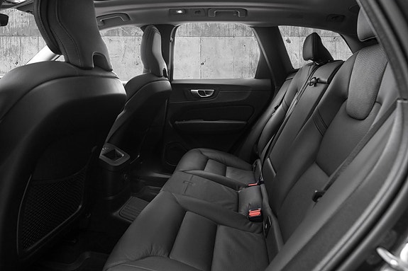 Volvo XC60 18 of 30
