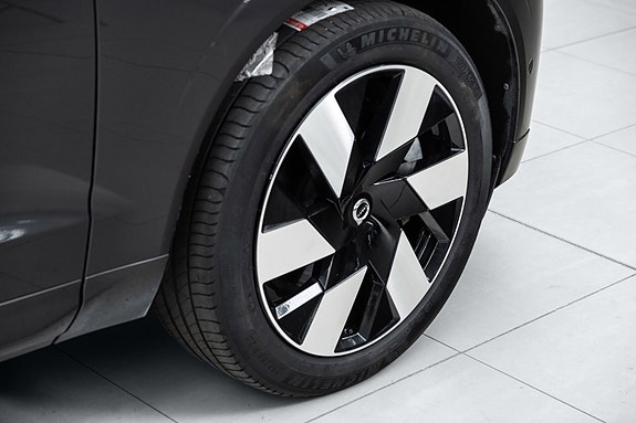 Volvo XC60 8 of 30