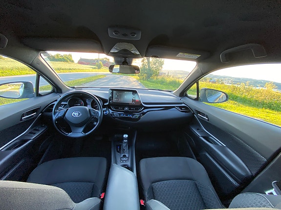 Toyota C-HR 4 of 4