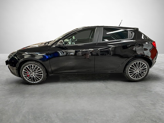Alfa Romeo Giulietta 2 of 5